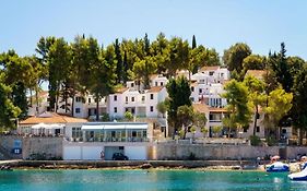 Lumbarda Resort Apartments